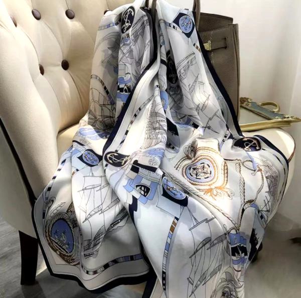 Seidenschal Satin Maritim Weiss Blau